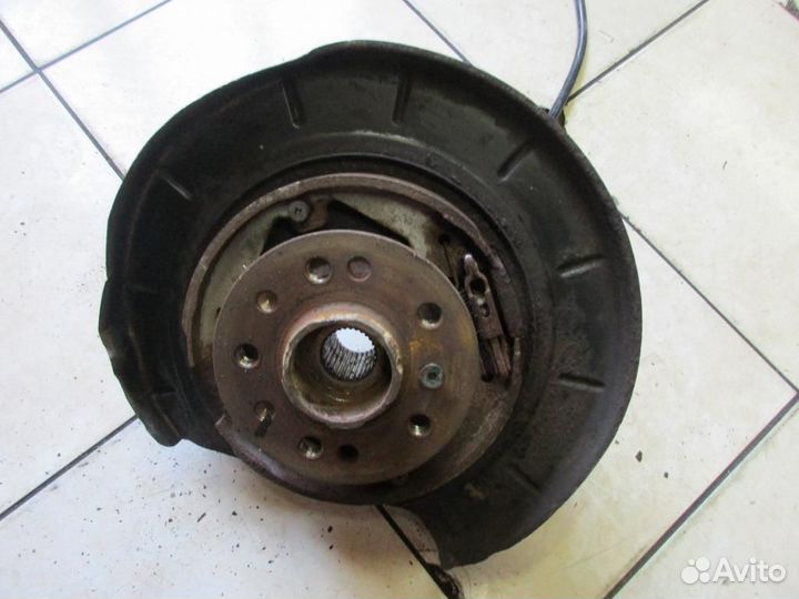 Кулак подвески задний левый w251 R-class 272.96