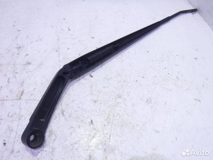 Поводок стеклоочистителя передний