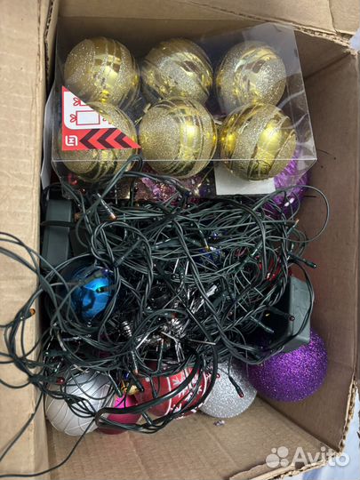 Ель искуственная с игрушками