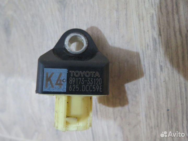 Датчик airbag Toyota Camry 70