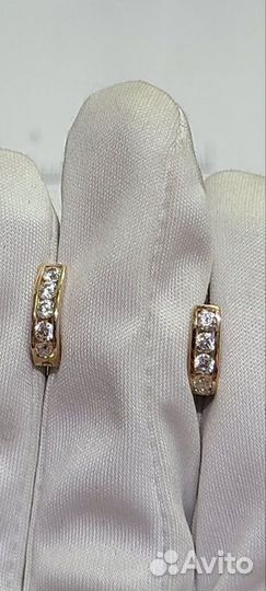 Золотые серьги с камнем