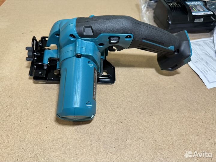 Аккумуляторная дисковая пила Makita HS301dwae