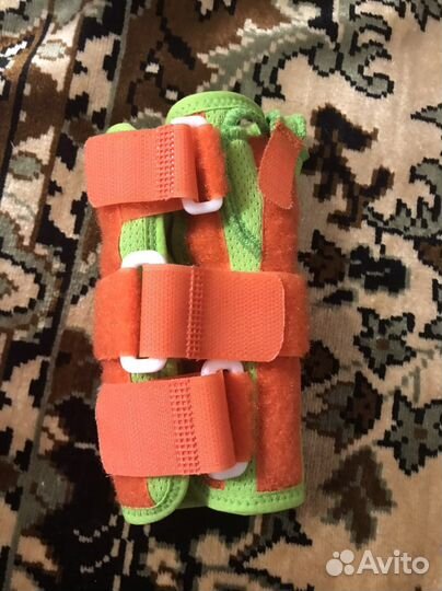 Ортез на лучезапястный сустав левый