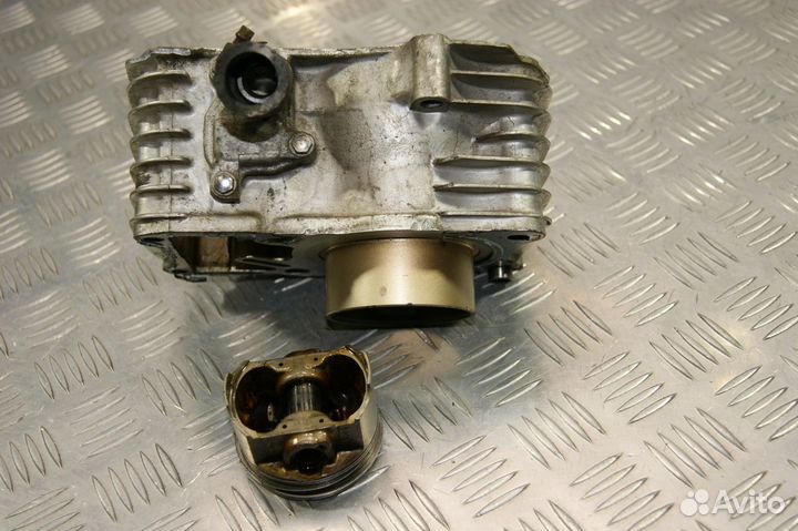 Цилиндр с поршнем Suzuki VS400F Intruder, VK51A