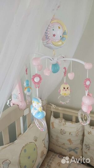 Игрушка на кроватку