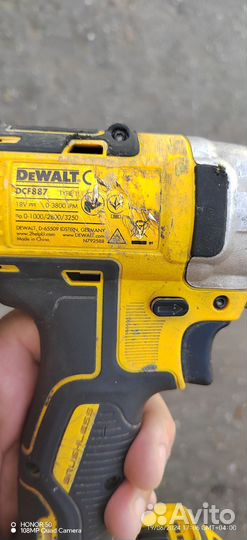 Бесщёточный импульсный шуруповерт Dewalt DCF887P2