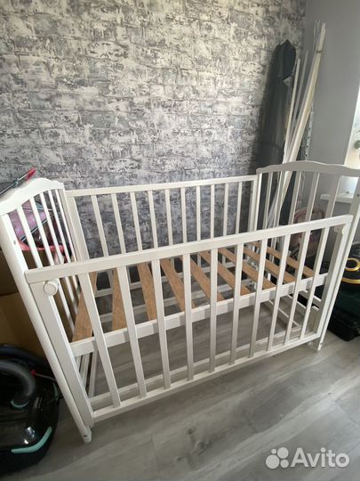 Детская кроватка красная звезда