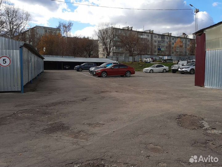 Охранник сторож вахтер на автостоянку