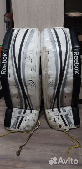 Щитки хоккейного вратаря