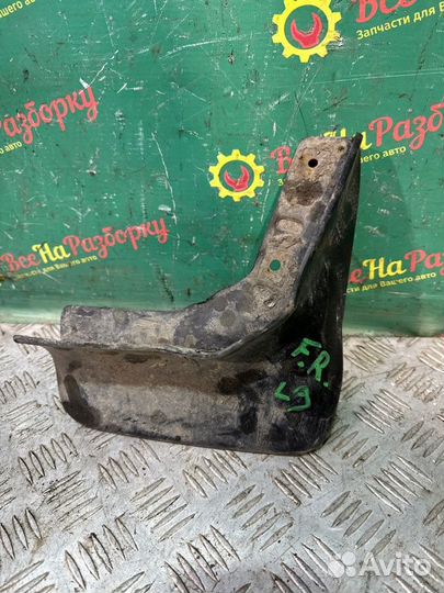 Брызговик передний правый Mitsubishi Lancer 9