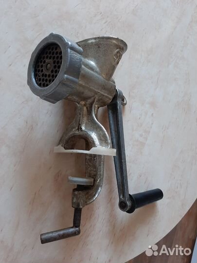 Мясорубка ручная чугунная