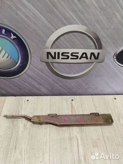 Рампа топливная Nissan almera N16