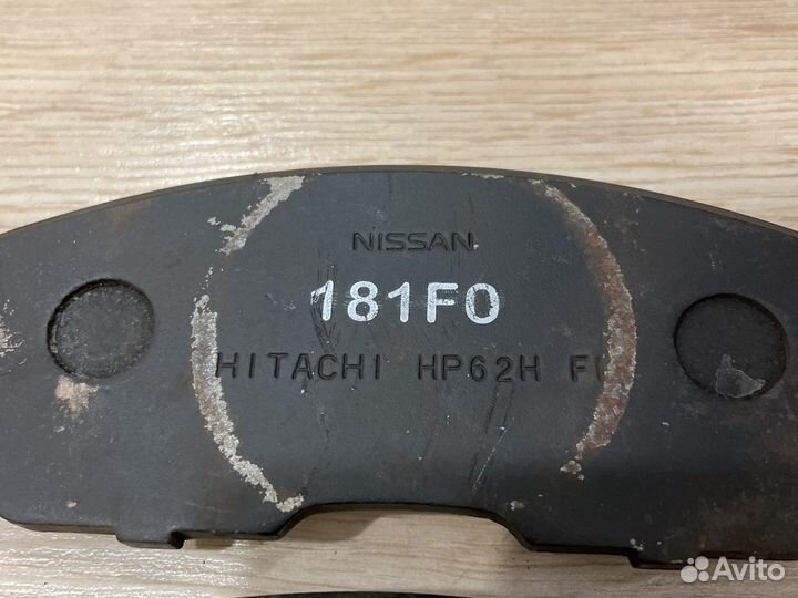 Колодки передние тормозные оригинал Nissan бу