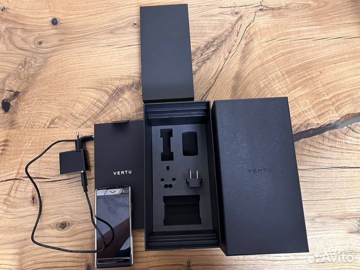 Vertu Aster Caviar Karung, 2/64 ГБ