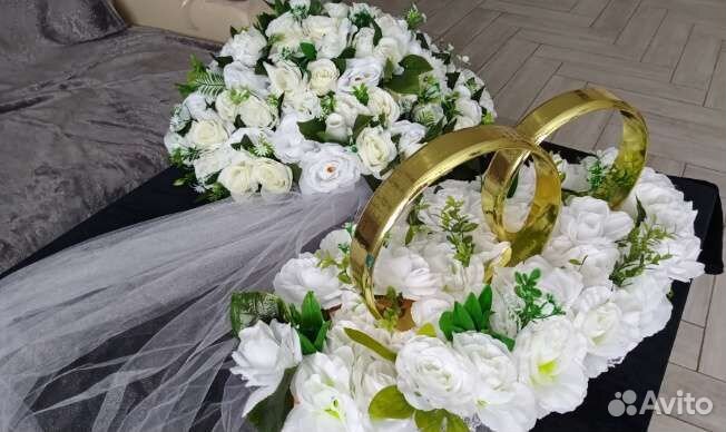 Свадебное украшение на машину