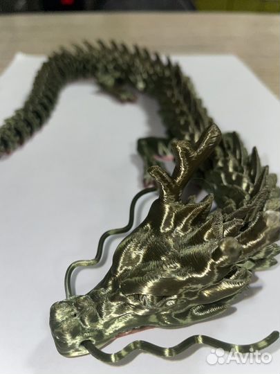 Подвижный радужный дракон