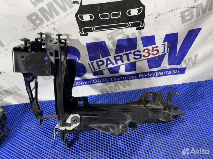 Кронштейн фары BMW F10 левый с дефектом
