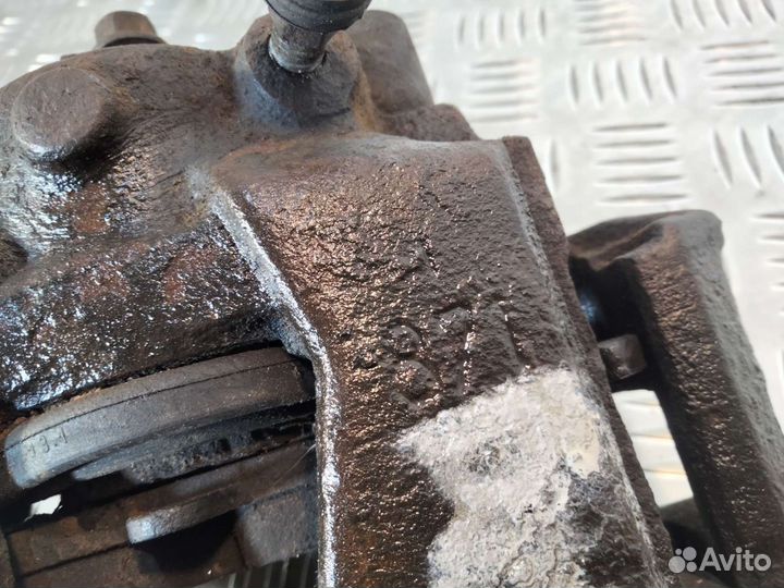 Суппорт передний левый Опель Вектра А