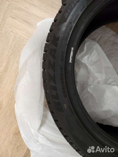 Bridgestone Blizzak Spike-02 235/45 R18 98T