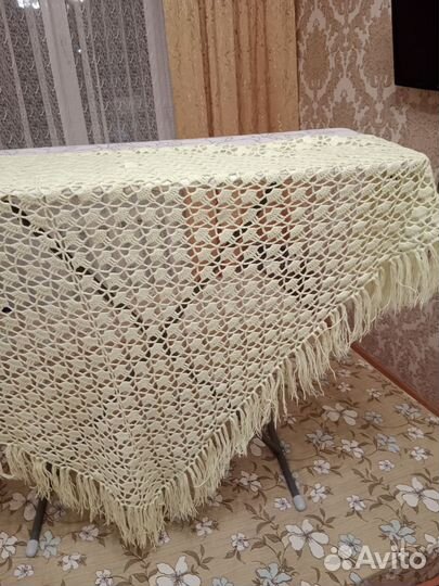 Шаль вязаная крючком с кистями бу