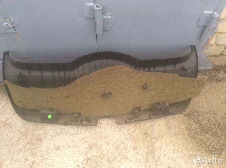 Форд Фокус 2 хетчбэк обшивка крышки багажника