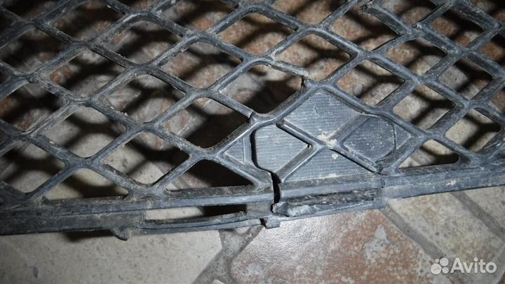 Решетка в бампер центральная Mitsubishi Lancer 10