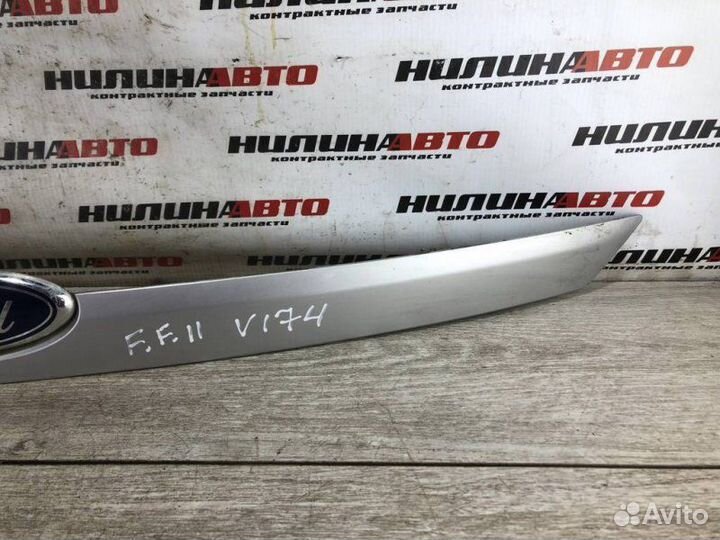 Молдинг крышки багажника Ford Focus 2 1.6 2008