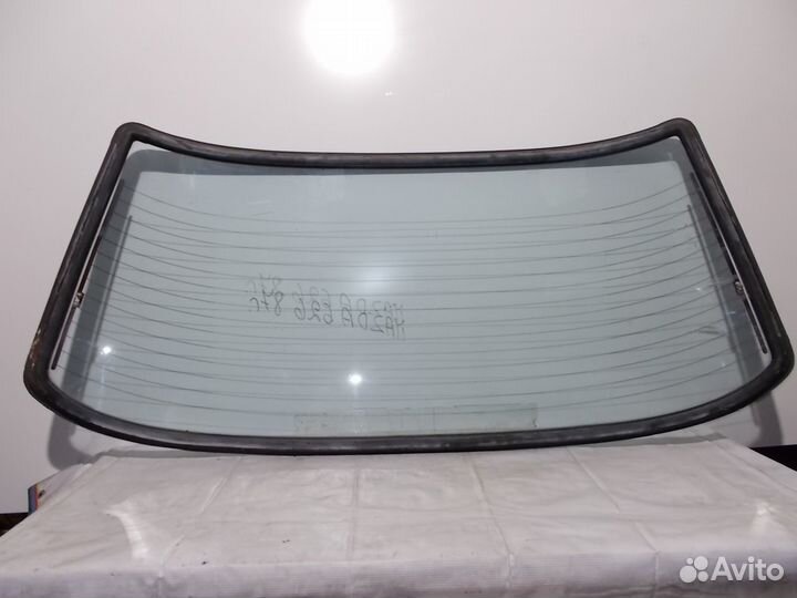 Стекло заднее Мазда 626 1985г седан