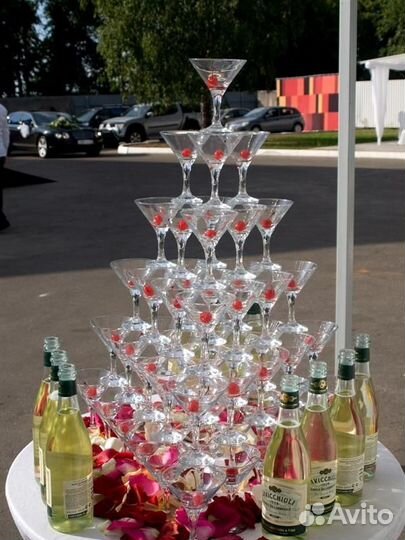 Пирамида бокалов, Горка шампанского