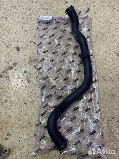 Патрубок PE011518YB