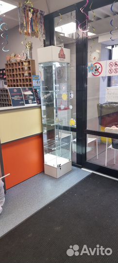Стеклянные витрины и прилавки