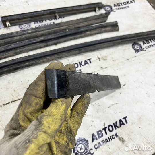 Молдинг двери нижний Mercedes W210