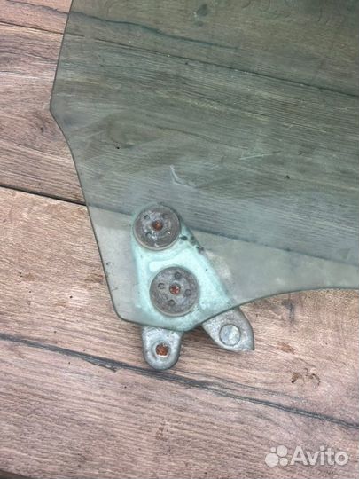 Стекло двери переднее правое Subaru Impreza GF6