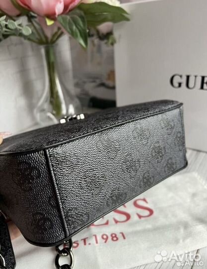 Сумка Guess