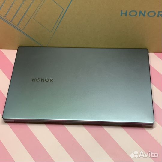 Отличный ноутбук ноnоr magiсвоок 15 512гб