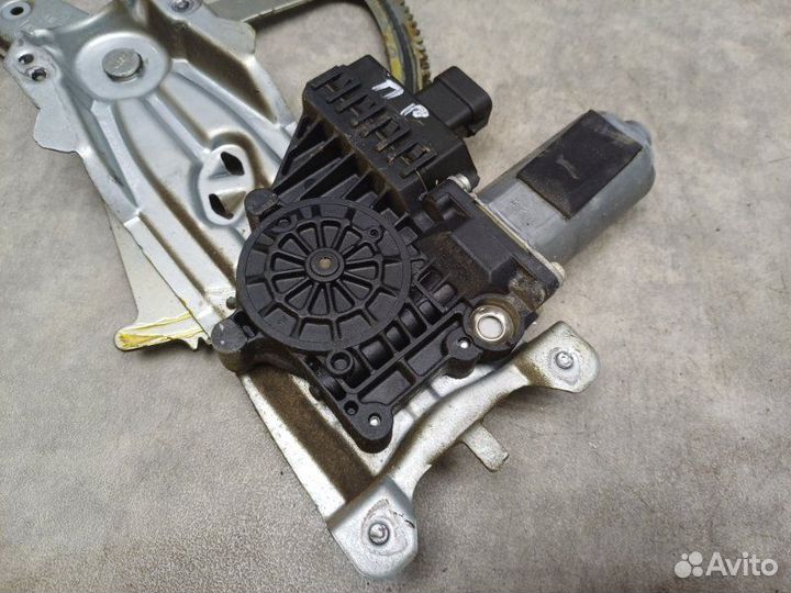 Стеклоподъемник передний правый Opel Astra H (3D)