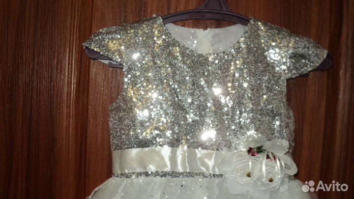 Платье нарядное для девочки 5-7 лет