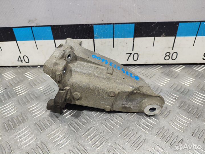 Б/У Кронштейн двигателя левый#002