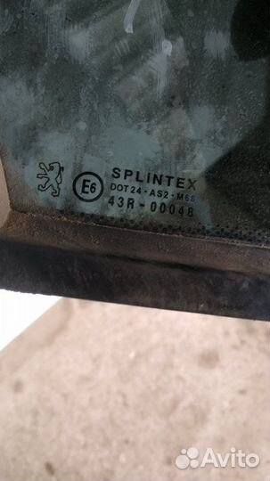 Форточка двери передняя правая Peugeot 307