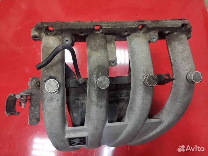 Впускной коллектор Peugeot 406 1.8