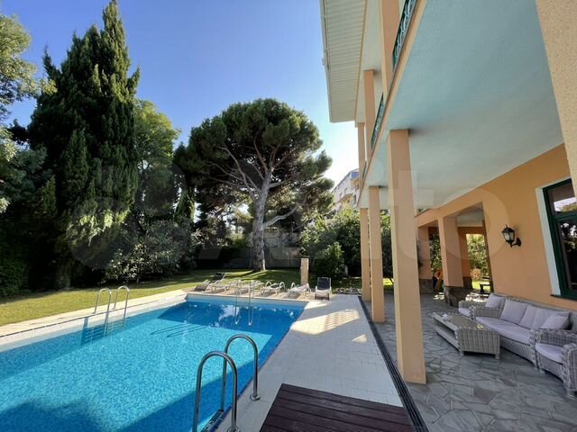 Дом 390 м² на участке 17 сот.