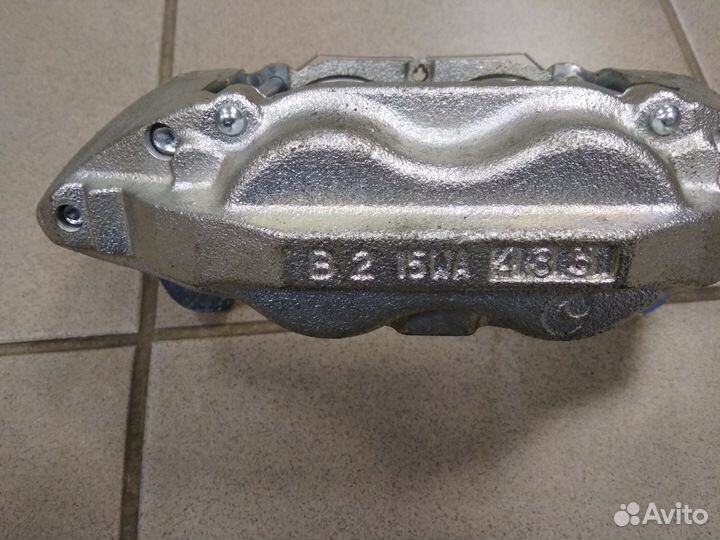 Суппорт тормозной Toyota Land Cruiser (200)