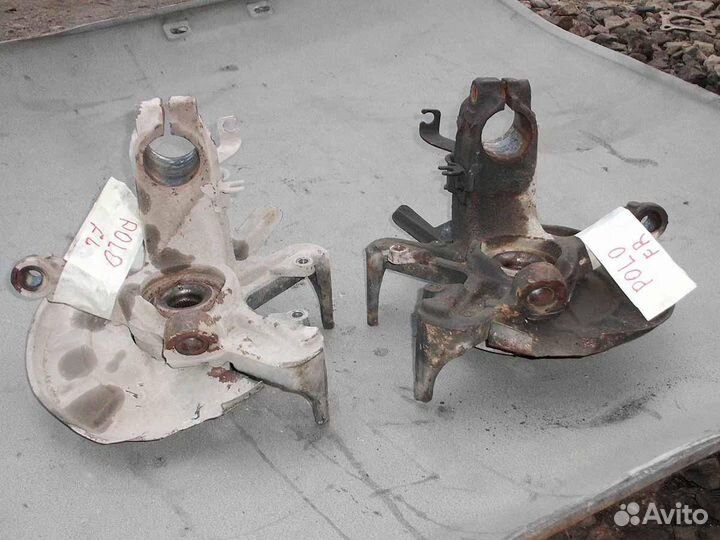 Кулак поворотный правый в сборе VW Polo 04г 1.4 16