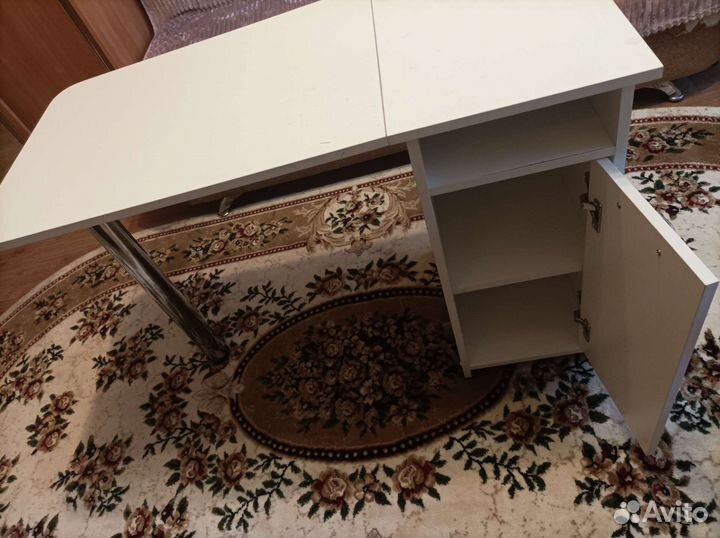 Столик для маникюра бу