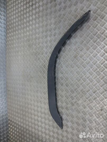 Накладка крыла правая Volvo 20529684