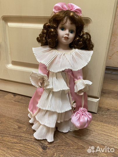 Кукла фарфоровая коллекционная