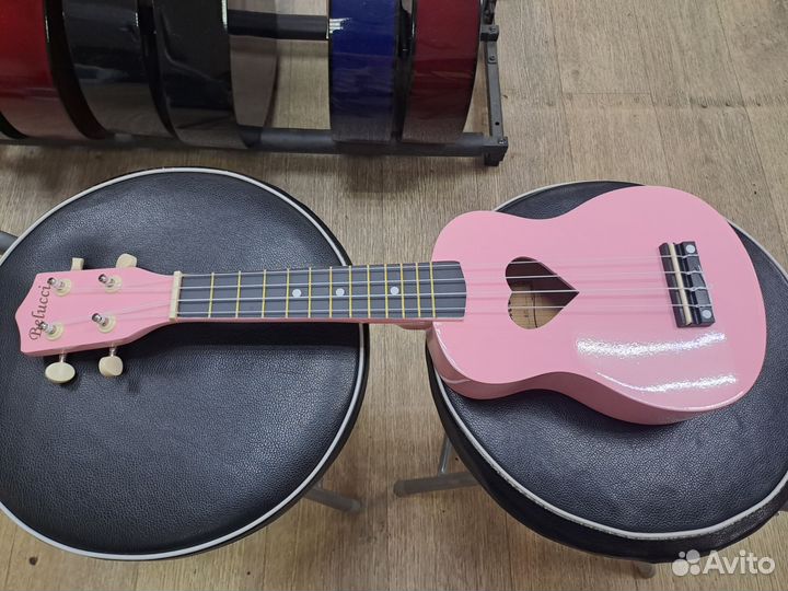 Укулеле розовая с сердечком