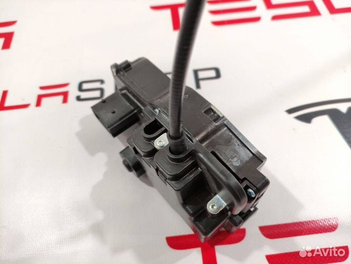Замок двери задней левой Tesla Model S 2016