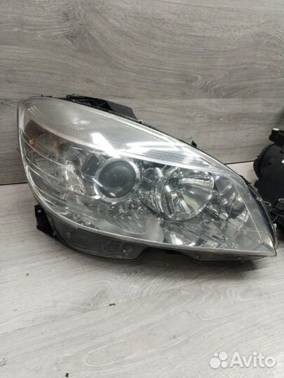 Фара галогеновая Mercedes w 204