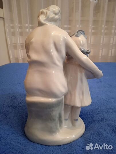 Статуэтка Первая книга зхк Полоне